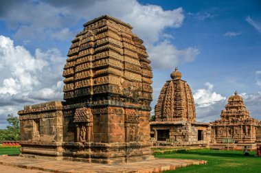  7.-8. yüzyıldan kalma Pattadakal tapınak kompleksindeki tapınak, Karnataka, Indi