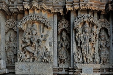 10 31 2009 Chennakesava tapınağında mitolojik tanrıların oyma taşı Keshava Somnathpur Tapınağı, Mysore, Hindistan.