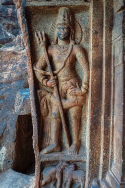 06 07 2008 2. yüzyılın sonlarında inşa edilen ve Vishnu, Badami, Karnataka, Hindistan 'a adanmış mağaranın koruyucusu.