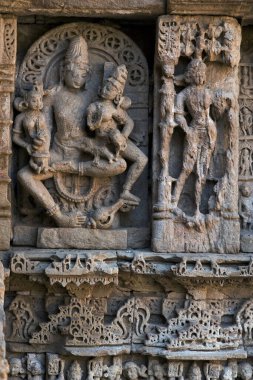 27 Ocak 2010 'da Hindistan' ın Gujarat şehrinde karmaşık bir şekilde inşa edilmiş tarihi bir yer olan Stepwell Rani ki vav 'da Tanrı ve Tanrıça heykelleri. Bir UNESCO dünya mirası bölgesi Patan Kuzey Gujarat Hindistan