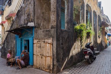 08 22 2009 Seven floors Bell Tower mechanical bell rung every hour from the top. The people of Thanjavur are called 