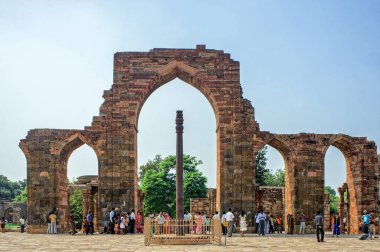 09 27 2009 Iron pillar at Qutub minar,A unesco world heritage site,tallest brick minaret of the world,New Delhi,India