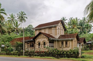 09 07 2007 Exterior of an Vintage old Villa in a tropical garden,Sri Lanka. Asia, 