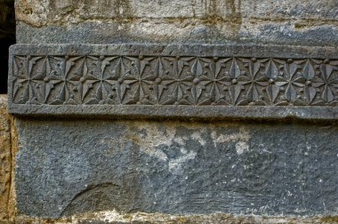 10 Jun2009 Stone Deasigen on Shri Mahadev Temple, Tambdi Surla,is a 12th century Kadamba Style Shaivite temple of the Kadamba period GOA India