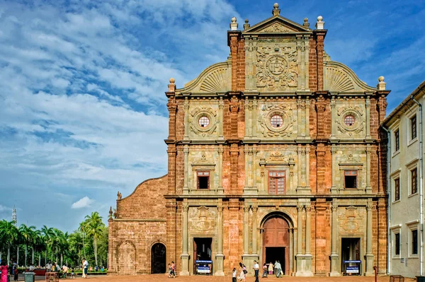 06 09 2009 UNESCO Dünya Mirası Sitesi Bom İsa Bazilikası Eski Goa Velha Goa Hindistan 'da kullanılan Kızıl Laterite Chira Jambha taşından kızgın.
