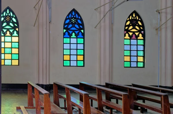 2007 Colurfull Stainglass Window Интерьер Церкви Негомбо Шри Ланка Азия — стоковое фото