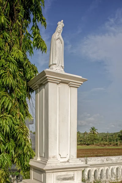 2009 Estátua Mãe Maria Frente Igreja Saligaon Saligaon Perto Mapuca — Fotografia de Stock