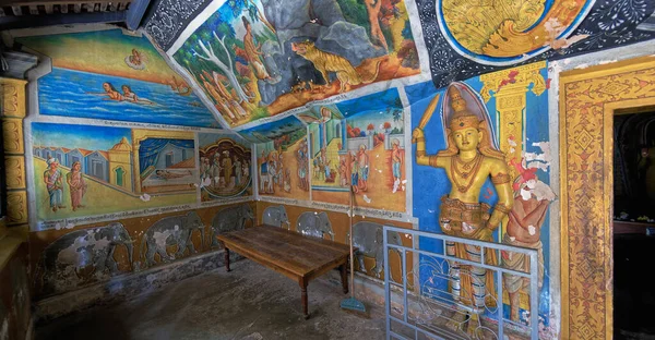 2007 Peintures Diable Statue Temple Grotte Rocheuse Aluvihara Matale Sri — Photo