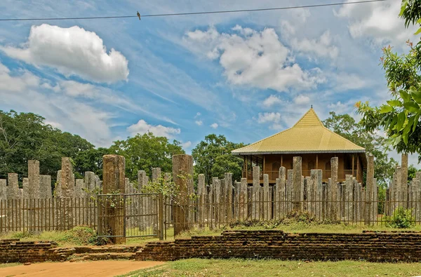 2007年10月09日屋根は青銅製のタイルで覆われていたので それはまた 青銅宮殿やロハプラサヤとして知られていますAnuradhapura スリランカアジア — ストック写真