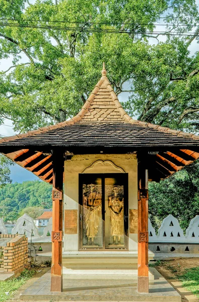 2007 Pequeño Santuario Dentro Malwathu Maha Viharaya Templo Malwatta Monasterio —  Fotos de Stock