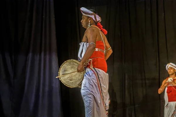 2007 Танцівники Мистецтва Культури Традиційному Одязі Канді Під Час Шоу — стокове фото