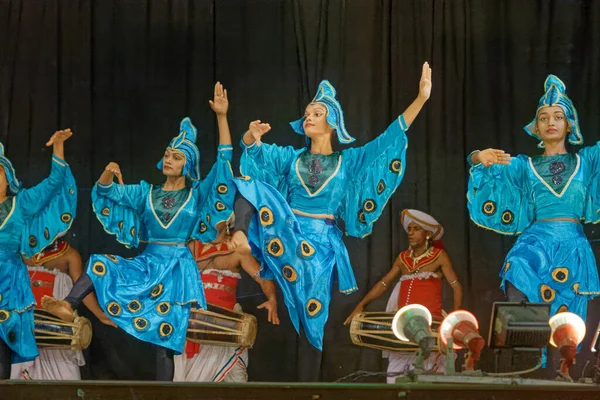 2007 Művészet Kultúra Táncosok Hagyományos Jelmezben Kandy Táncosok Előadás Alatt — Stock Fotó