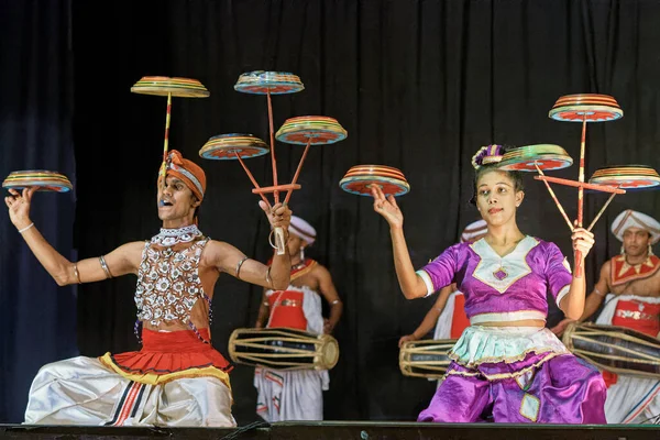 2007 Művészet Kultúra Táncosok Hagyományos Jelmezben Kandy Táncosok Előadás Alatt — Stock Fotó