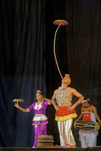 2007 Искусство Культура Танцоры Традиционных Костюмах Канди Танцоры Время Шоу — стоковое фото