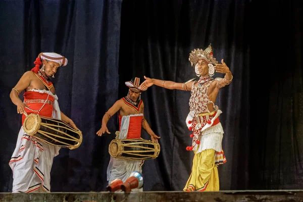 2007 Arte Cultura Dançarinos Traje Tradicional Kandy Dançarinos Durante Show — Fotografia de Stock