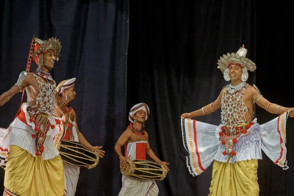 2007 Umění Kultura Tanečníci Tradičním Kostýmu Kandy Dancers Během Výstavy — Stock fotografie