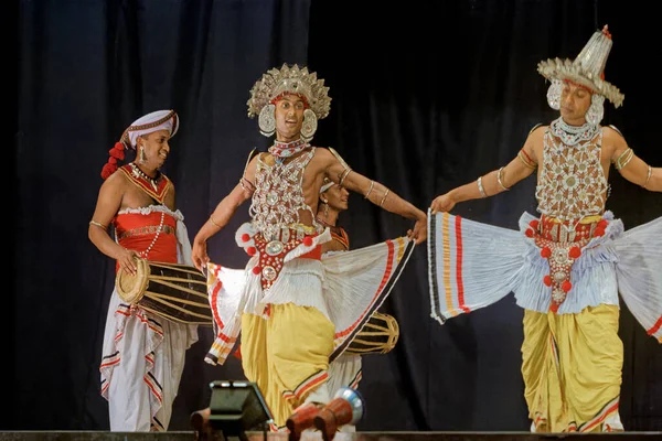 2007 Arte Cultura Dançarinos Traje Tradicional Kandy Dançarinos Durante Show Imagem De Stock