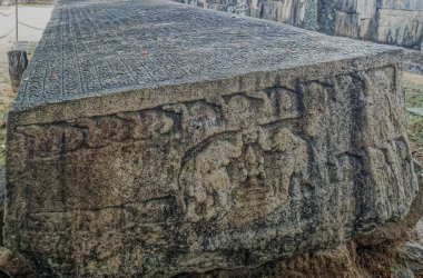 09 11 2007 Taş Kitap Gal potha Taş yazıtları antik şehir Polonnaruwa, Sri Lanka Asya.
