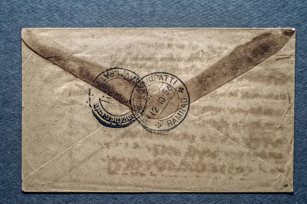 2015 Envelope Correio Branco Fechado Antigo Com Selo Postal Estúdio — Fotografia de Stock