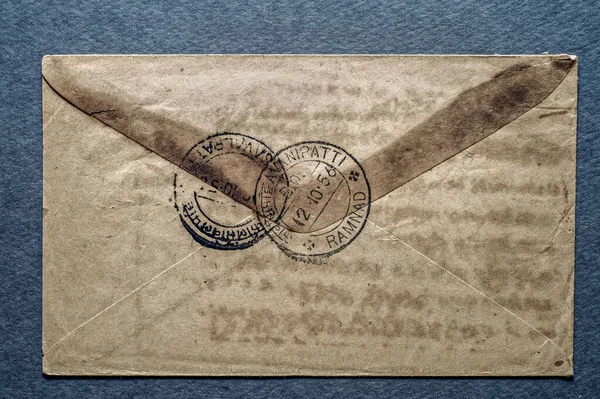 2015 Envelope Correio Branco Fechado Antigo Com Selo Postal Estúdio Fotografia De Stock