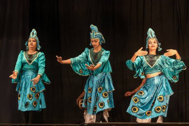 18 Ekim 2007 'de Kandyan Sanat Salonu' ndaki Pancha Thuryas Kandyan dans orkestrasında; Kandy, Sri Lanka, Asya