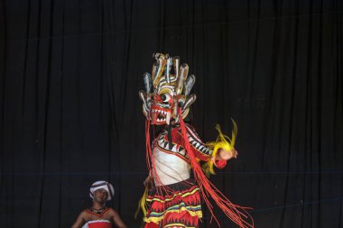 18 Ekim 2007 'de Kandyan Sanat Salonu' ndaki Pancha Thuryas Kandyan dans orkestrasında; Kandy, Sri Lanka, Asya