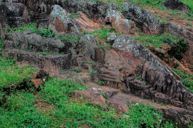 07 22 2007 Budist kalıntısı Ratnagiri kazı alanında yıkılmış heykel Brahmani ve Birupa nehirleri Jajpur ilçeleri arasındaki mücevher tepesi anlamına geliyor. Orissa Hindistan