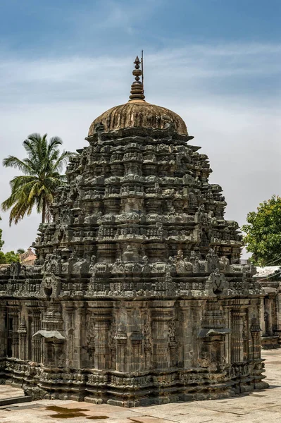2015年06月05日インド ダルワド カルナータカ帝国西部に建てられた黒い石の寺院Annigeriのアムルテシュワラ寺院 — ストック写真