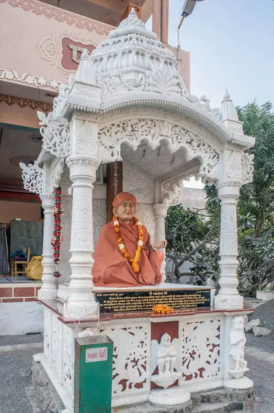 2009 Статуя Гунатитананда Свами Старинном Храме Сваминараян Гондал Раджкот Район — стоковое фото