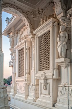12: 30 BAPS Swaminarayan Mandir Kompleksi Gondal Saurashtra Gujarat Hindistan.