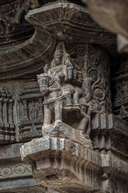 06 12 2017 Khidrapur, Kolhapur, Maharashtra 'daki Kopeshwar Tapınağı' nda oyma taş. Hindistan.