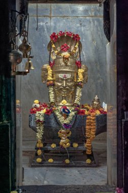 11 21 2013 Kudala Sangmeshwara Tapınağı Altın İdol Solapur Maharashtra Hindistan Asya.