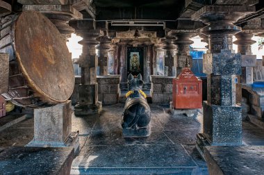 11 21 2013 Vintage Stone Idol Nandi Kudala Sangmeshwara Tapınağı Solapur Maharashtra Hindistan Asya.