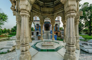 Sahjanand Swami Swaminarayan Tapınağı, Ayodhya yakınlarındaki Chhapaiya; Faizabad; Uttar Pradesh; Hindistan Asya.