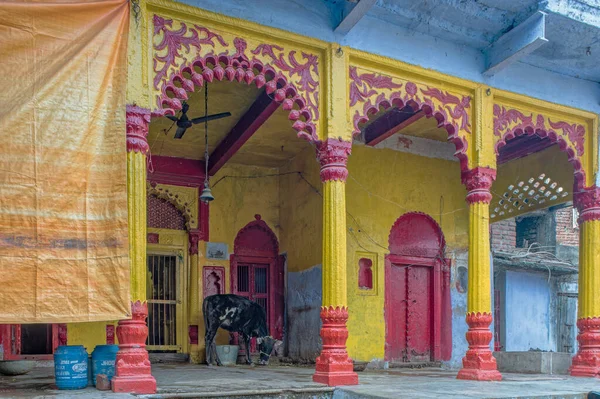 2014年12月20日在Gaya Bihar Indi Asia的Brightly Painted Krishna Temple Old Part Gaya — 图库照片