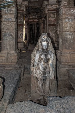 11 21 2013 Taş Heykel Sangameshwar Hemadpanthi Tapınağı Kudal Solapur Maharashtra Hindistan.