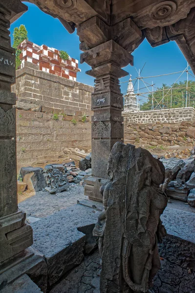 2013 Escultura Pedra Templo Sangameshwar Hemadpanthi Kudal Solapur Maharashtra Índia — Fotografia de Stock