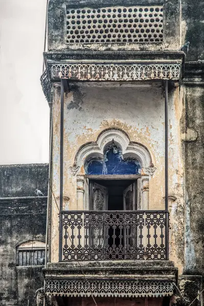 Tipik Old House Gaya Bihar Indiasia 'nın Balkonundaki 12. 2014 Vintage penceresi..