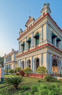 1218 2014 Patna Üniversite Kompleksi Düşük açılı görüntüden parlak mavi gökyüzüne sahip koloni binaları Patna Üniversitesi Patna Bihar Hindistan 'a götürüldü