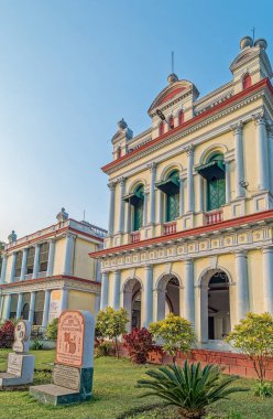 1218 2014 Patna Üniversite Kompleksi Düşük açılı görüntüden parlak mavi gökyüzüne sahip koloni binaları Patna Üniversitesi Patna Bihar Hindistan 'a götürüldü