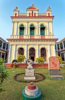 1218 2014 Patna Üniversite Kompleksi Düşük açılı görüntüden parlak mavi gökyüzüne sahip koloni binaları Patna Üniversitesi Patna Bihar Hindistan 'a götürüldü