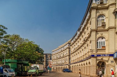 02 18 2007 Dena Bankası. Horniman Circle 'daki Baroda Bankası. Eskiden Elf Meydanı VN yolu. Kala Ghoda Kalesi.