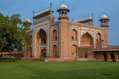 03 09 2007 Fatehpur Sikri Buland Darwaza, Orta Çağ Hindistan Asya 'sının klasik kırmızı kumtaşı mimarisi..
