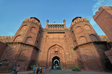 06 08 2004 Hint Tricolor Flag Alying on the Red Fort (Lal Qila) a UNESCO World Heritage Site. Delhi, Hindistan, Asya