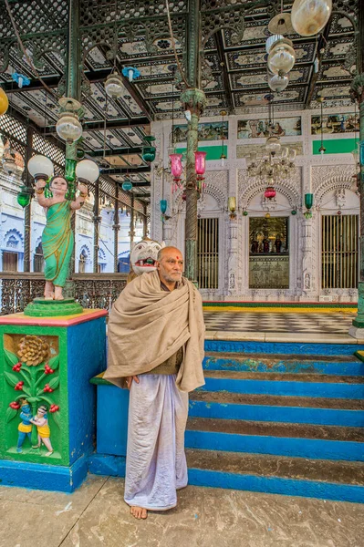 2014 Hinduski Kapłan Stojący Stepach Świątyni Kryszny Gaja Bihar Azja — Zdjęcie stockowe