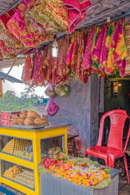 Vishnupad Tapınağı Gaya Bihar Hindistan Asya yakınlarında satılan 12.20 Hindu dini eşyalar.