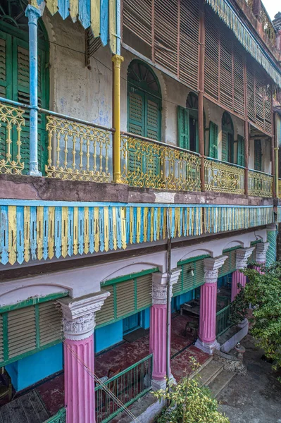 2014ヴィンテージコロニアルスタイルの柱 Old House Gaya Bihar India Asia — ストック写真