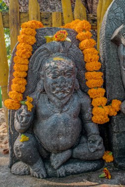 1225 2014 Maha Bodhi Tapınağı Kompleksi 'nde Hindu Tanrıları ve Tanrıçalarının bir çelengi Bodhgaya Bihar Hindistan.