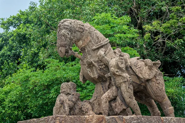 2007 Escultura Piedra Arenisca Vintage Caballo Aplastando Soldado Durante Guerra —  Fotos de Stock