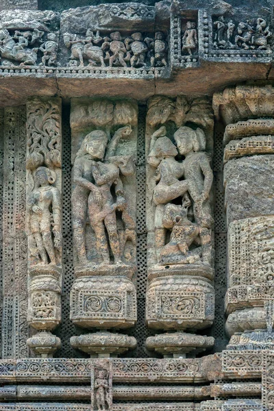 2007 외벽에 빈티지 Erotic Sculptures Konark Orissa Odisha India Asia — 스톡 사진